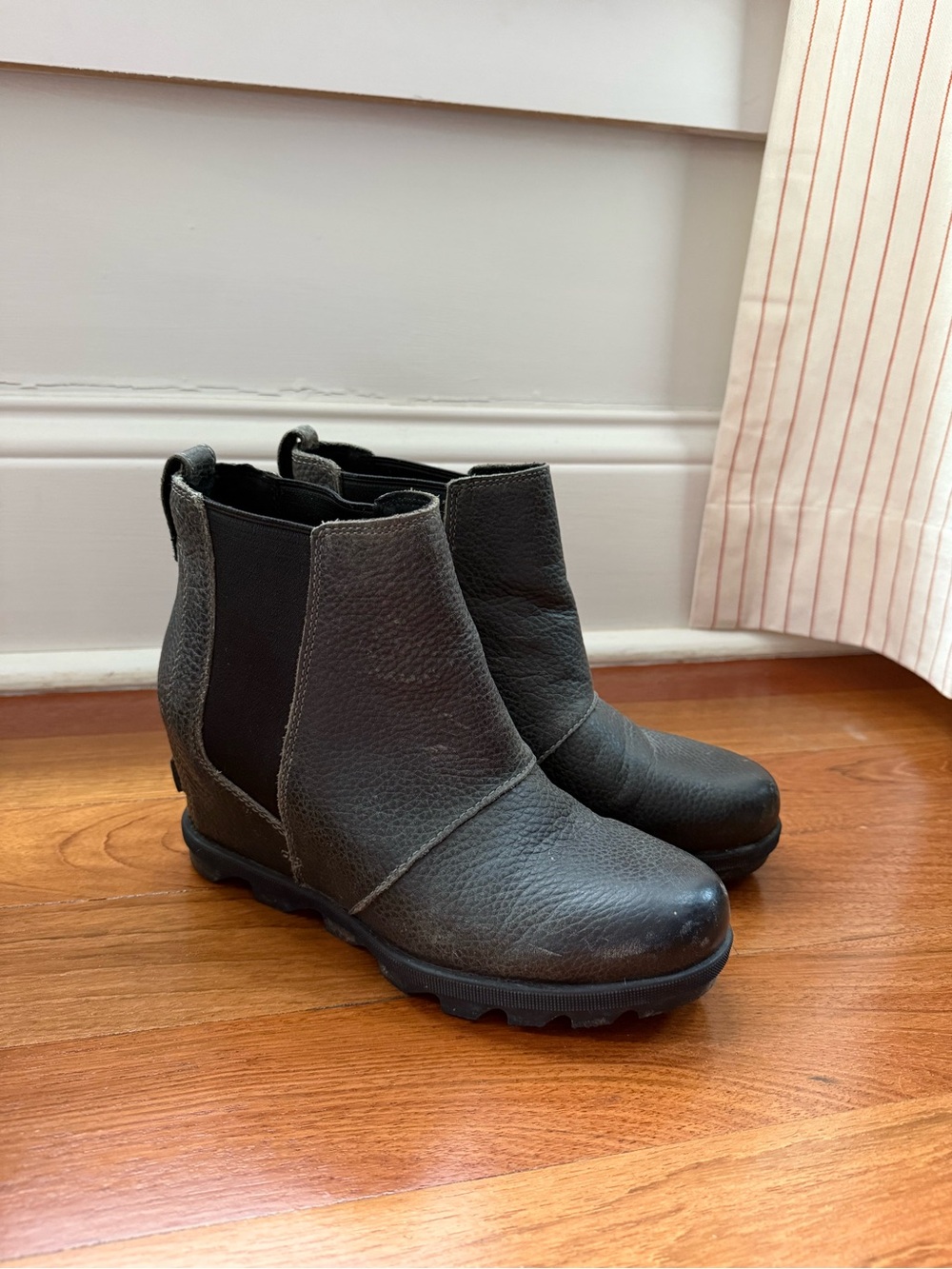 Sorel Black Leather Chelsea Wedge Booties